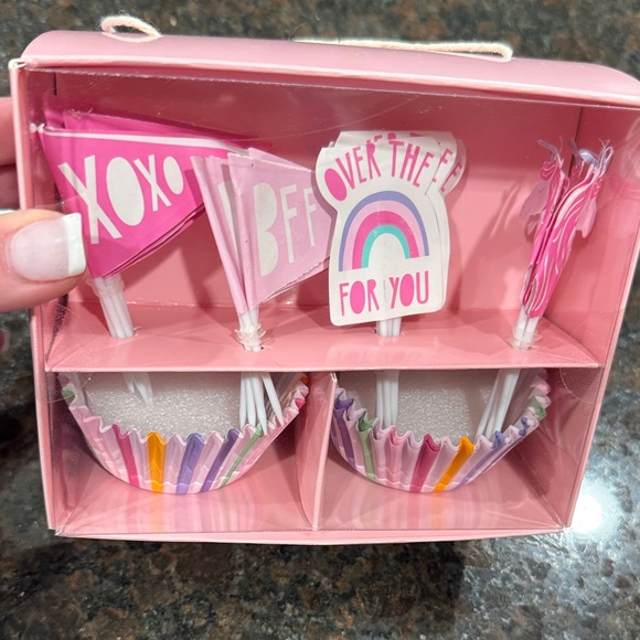 Cupcake Deco-Set - Festive Red and Green-Paper Straws- Paper Baking Cups - Picture 2 of 7